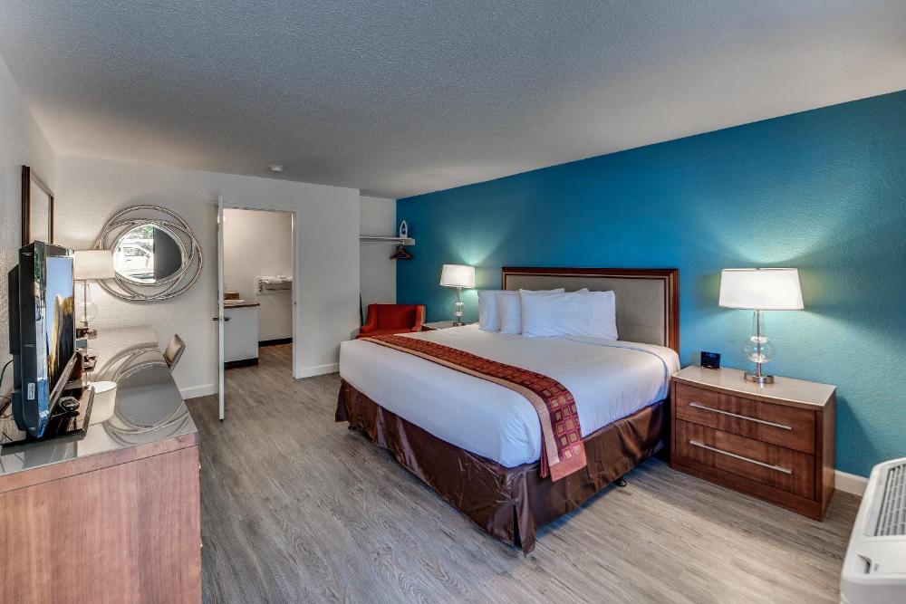 Deluxe King Room interior